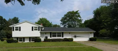 108 Brookvalley Dr, Elyria, OH 44035 photo 1