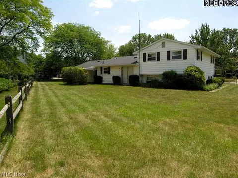 108 Brookvalley Dr, Elyria, OH 44035 photo 2