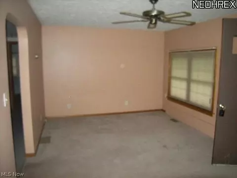 1221 Elm St, Dover, OH 44622 photo 3