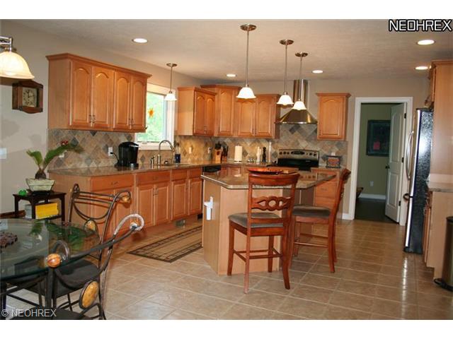 8136 Rainbow Dr, Painesville, OH 44077 photo 3
