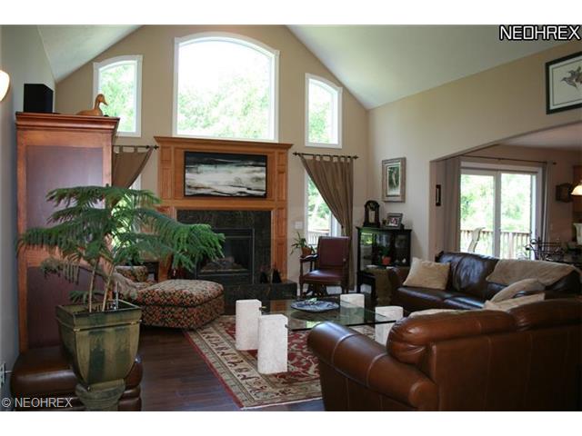 8136 Rainbow Dr, Painesville, OH 44077 photo 2