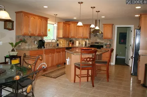 8136 Rainbow Dr, Concord, OH 44077 photo 4
