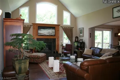 8136 Rainbow Dr, Concord, OH 44077 photo 3