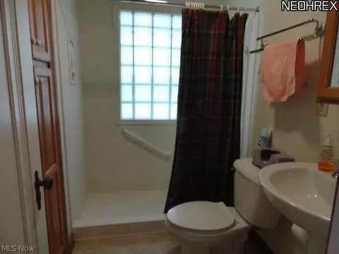 1106 E Maple St, North Canton, OH 44720 photo 8