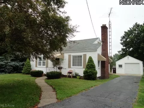 1106 E Maple St, North Canton, OH 44720 photo 1