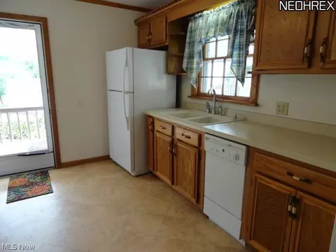 1106 E Maple St, North Canton, OH 44720 photo 4