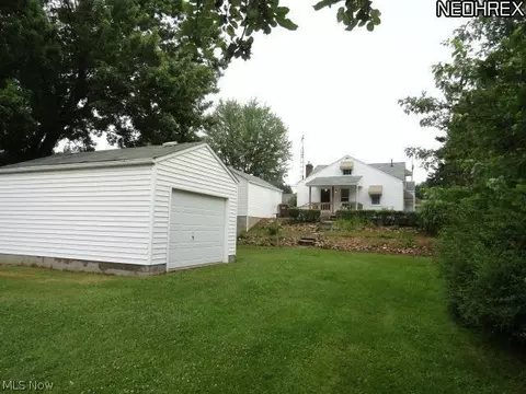 1106 E Maple St, North Canton, OH 44720 photo 13