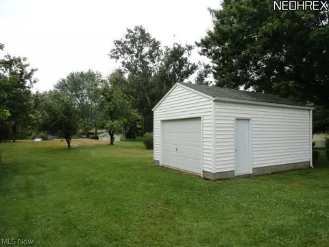 1106 E Maple St, North Canton, OH 44720 photo 12