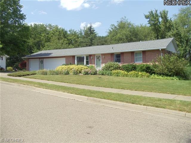 209 Schaar Dr, Dover, OH 44622 photo 1