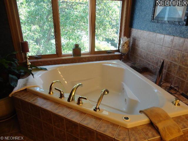 209 Schaar Dr, Dover, OH 44622 photo 9