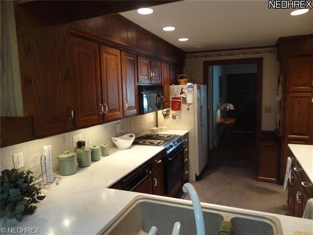 209 Schaar Dr, Dover, OH 44622 photo 5