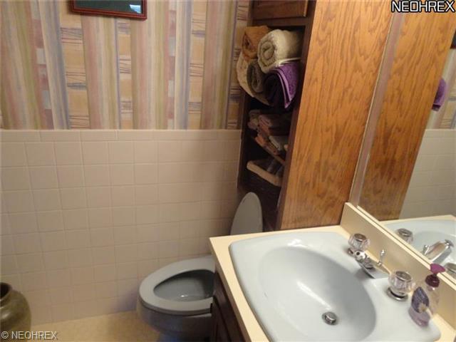 209 Schaar Dr, Dover, OH 44622 photo 12