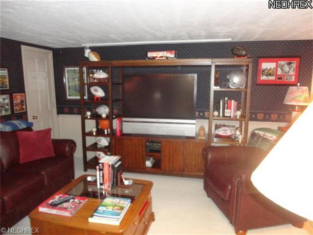 209 Schaar Dr, Dover, OH 44622 photo 17