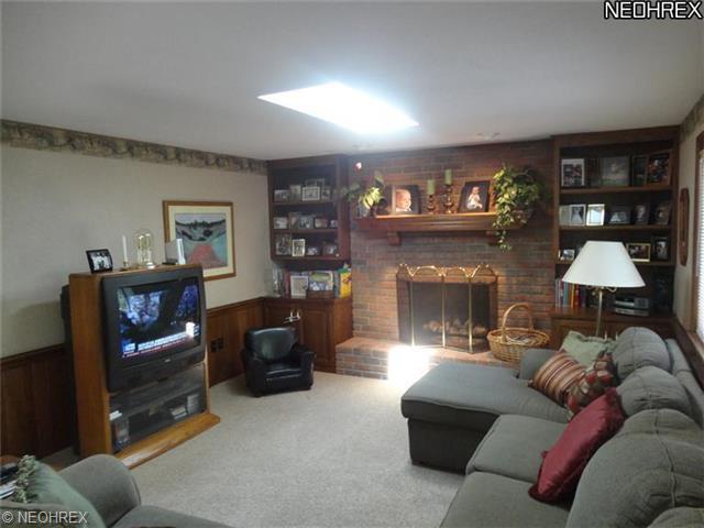 209 Schaar Dr, Dover, OH 44622 photo 2