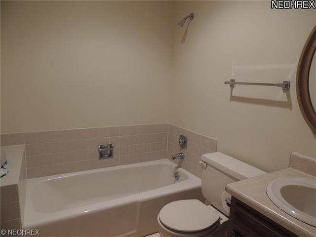1175 E Calla Rd #b104, Youngstown, OH 44514 photo 12