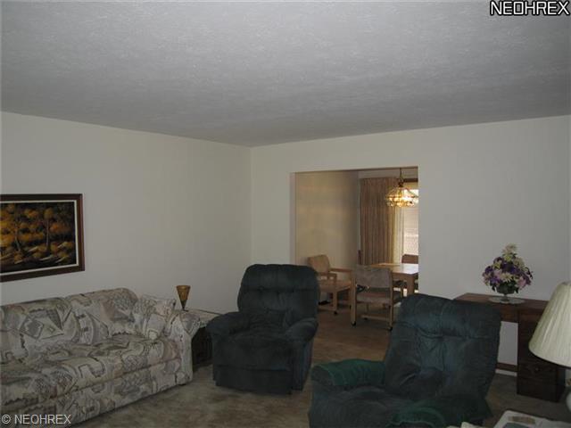 38830 Comanche Trl, Willoughby, OH 44094 photo 2