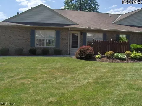 136 Bentley Dr, Elyria, OH 44035 photo 2