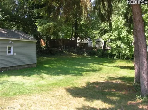 92 Hawk Ave, Akron, OH 44312 photo 5