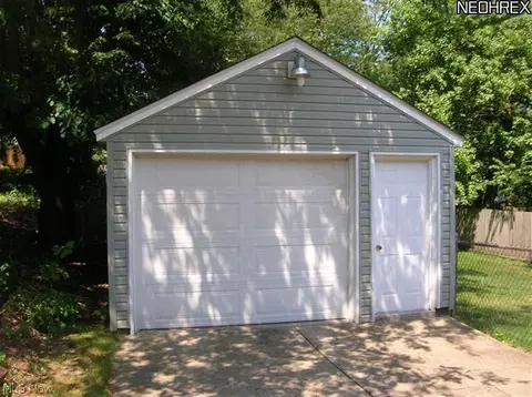 92 Hawk Ave, Akron, OH 44312 photo 4