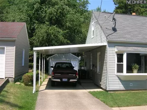 92 Hawk Ave, Akron, OH 44312 photo 3