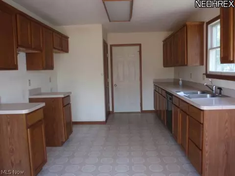 228 Forest Park Dr, Lagrange, OH 44050 photo 4