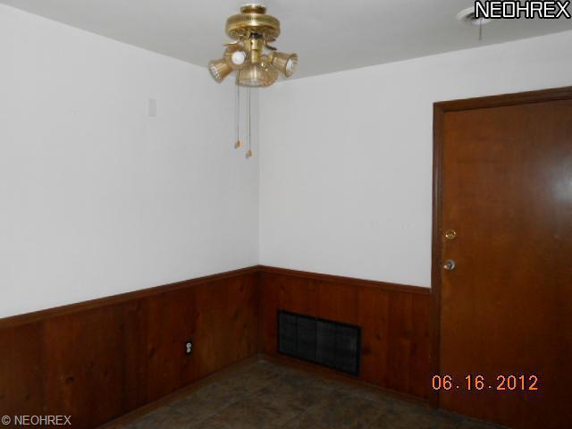 6671 Gladys Ave, Elyria, OH 44035 photo 5