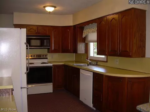 1905 Thane Ave, Akron, OH 44301 photo 3