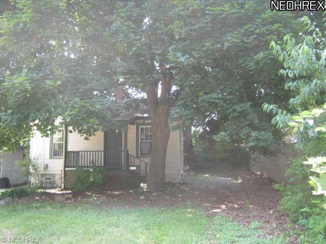 520 Flora Ave, Akron, OH 44314 photo 4