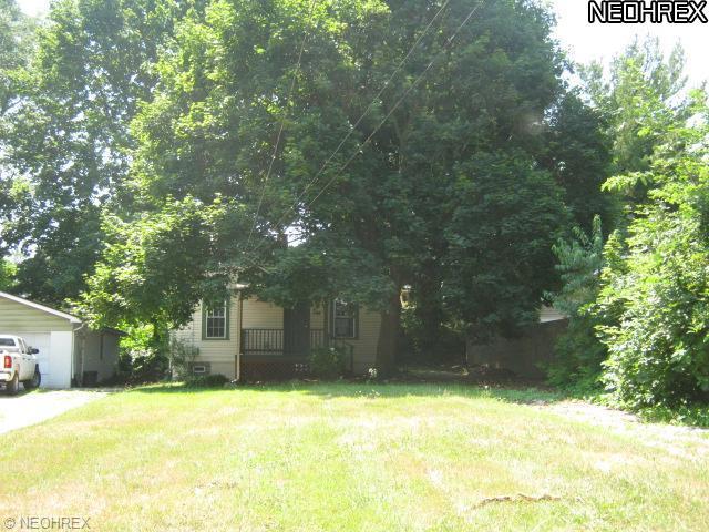 520 Flora Ave, Akron, OH 44314 photo 5