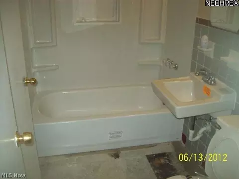 1745 E 300th St, Wickliffe, OH 44092 photo 9