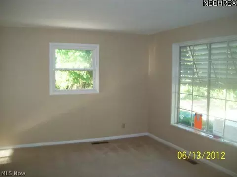1745 E 300th St, Wickliffe, OH 44092 photo 2