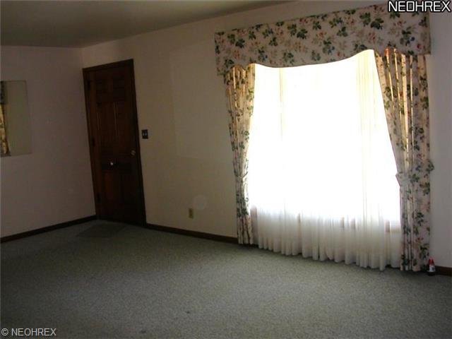 470 Melbourne Ave, Youngstown, OH 44512 photo 11