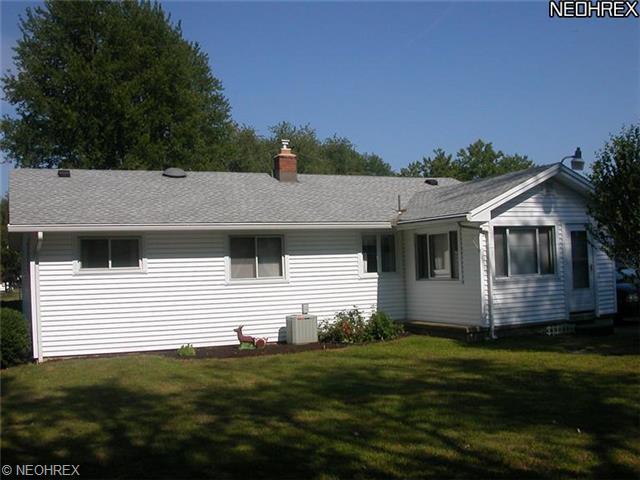 470 Melbourne Ave, Youngstown, OH 44512 photo 2