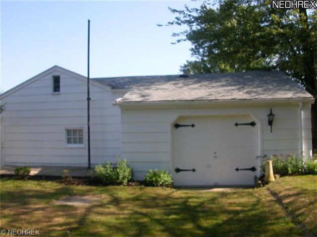 470 Melbourne Ave, Youngstown, OH 44512 photo 4