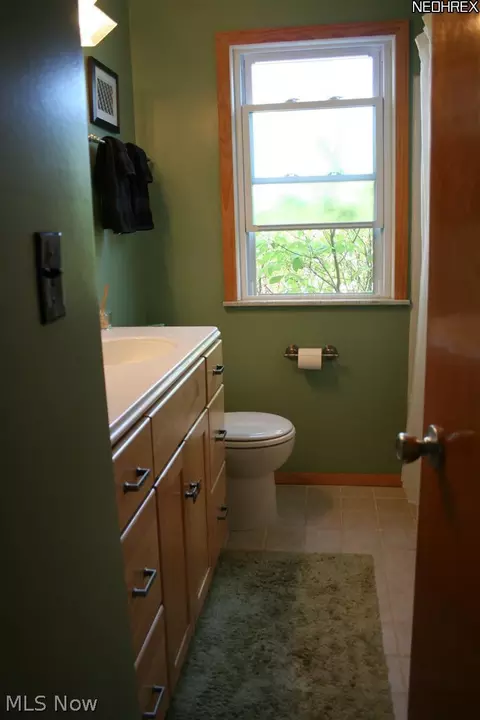 621 Dickerson Rd, Willowick, OH 44095 photo 9