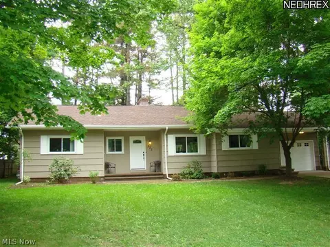 323 Downing Dr, Chardon, OH 44024 photo 1