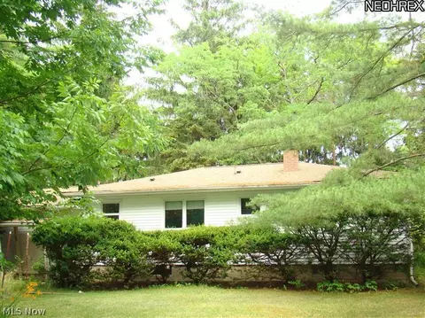 9580 Venus Dr, Chardon, OH 44024 photo 2