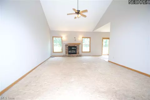 9065 Knotty Pine Ln, Chardon, OH 44024 photo 2