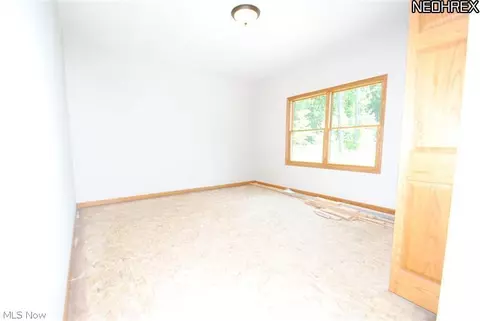 9065 Knotty Pine Ln, Chardon, OH 44024 photo 5