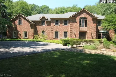 7220 Rollingbrook Trl, Solon, OH 44139 photo 2