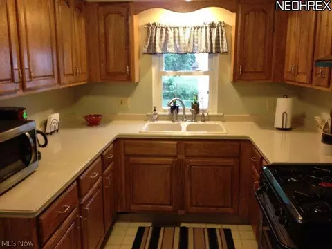 4083 Helmick Ave, Norton, OH 44203 photo 4