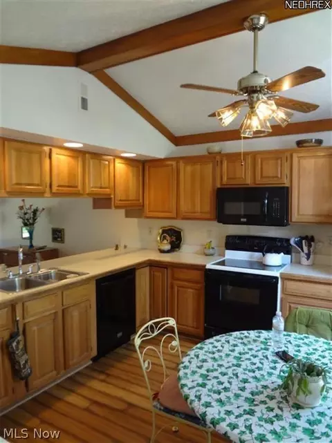 937 Hidden Valley Dr, Huron, OH 44839 photo 4