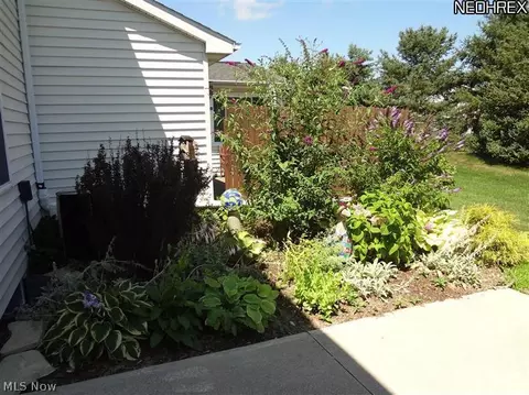 937 Hidden Valley Dr, Huron, OH 44839 photo 3
