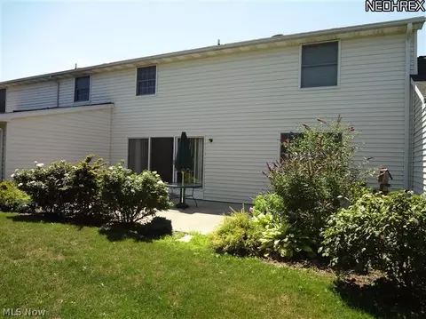 937 Hidden Valley Dr, Huron, OH 44839 photo 2