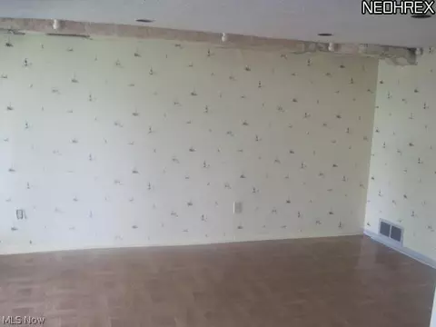 641 Fruit Dr, Akron, OH 44319 photo 6