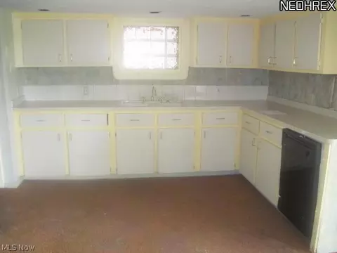641 Fruit Dr, Akron, OH 44319 photo 5