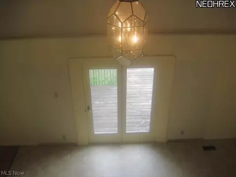 641 Fruit Dr, Akron, OH 44319 photo 9