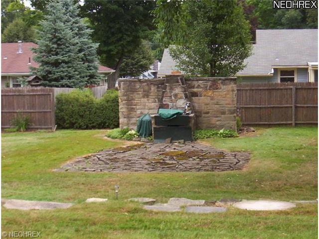 3911 Dover Rd, Youngstown, OH 44511 photo 3
