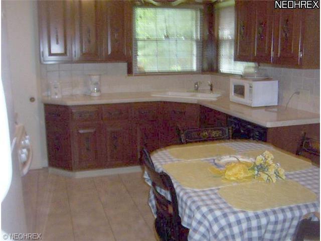 3911 Dover Rd, Youngstown, OH 44511 photo 4