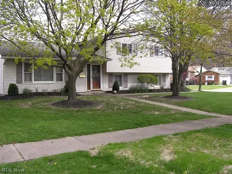 170 Brookvalley Dr, Elyria, OH 44035 photo 1